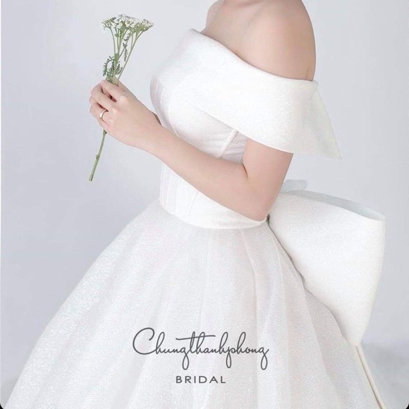 Chung Thanh Phong wedding dress - Picture 2 of 3